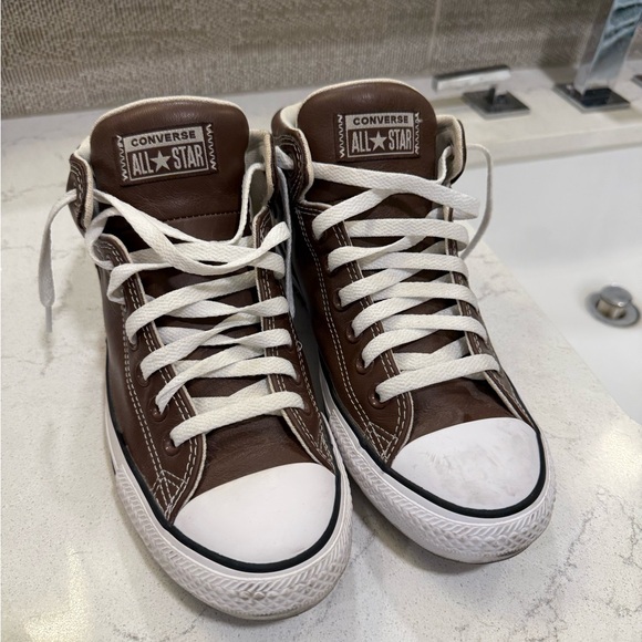 Converse - Picture 1 of 6